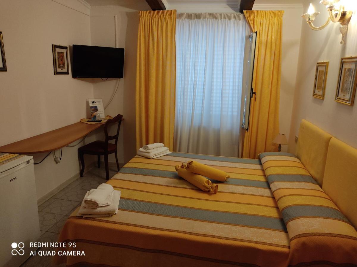 Hotel La Calabrese Isola Di Capo Rizzuto Εξωτερικό φωτογραφία